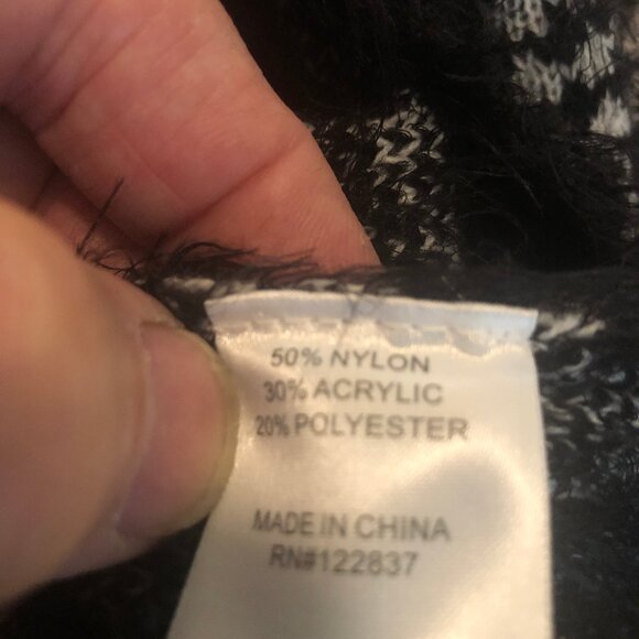 Cozy & Chic Houndstooth Sweater by Ana Couture - Size L - Picture 10 of 10